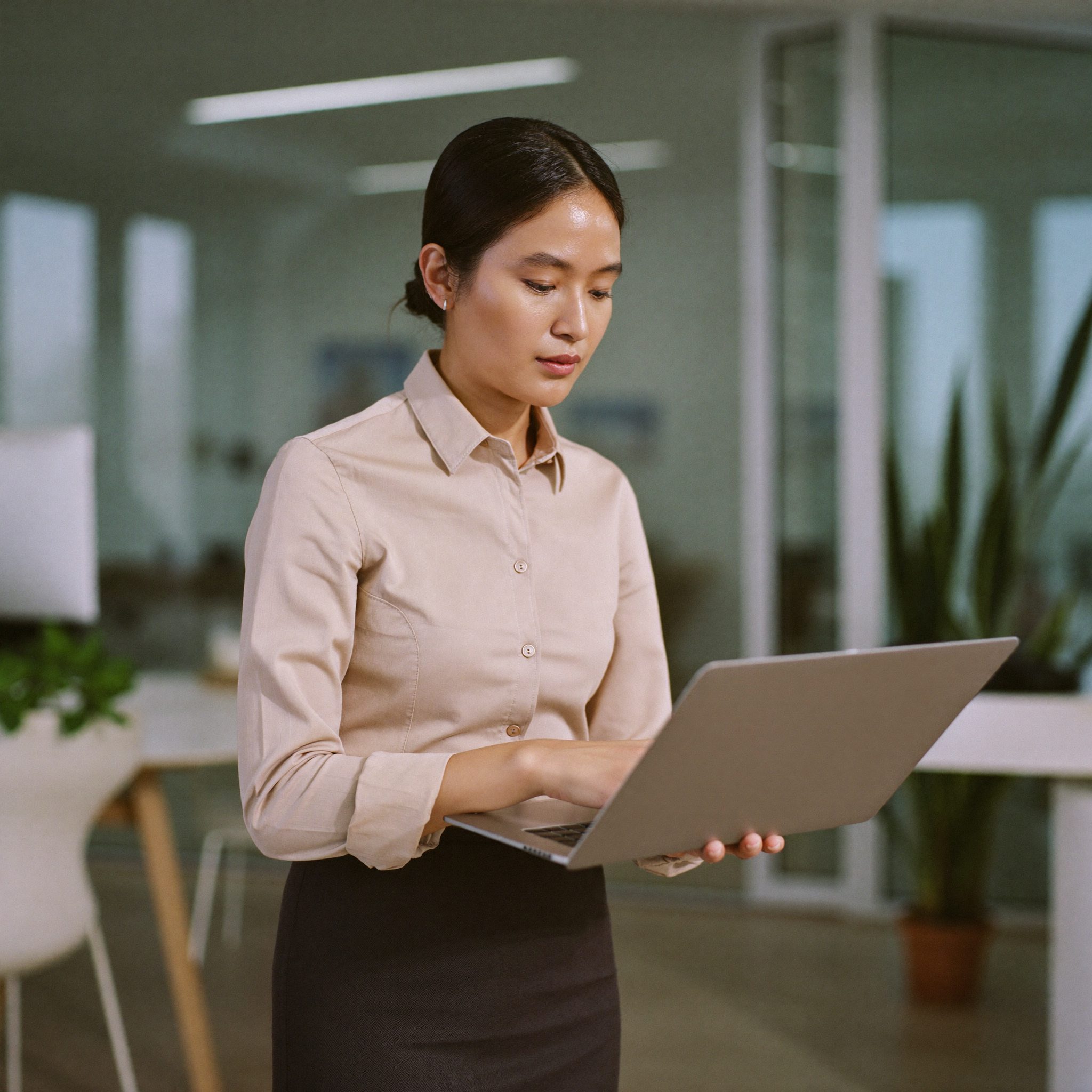 Dian Marlina, Analis Investasi